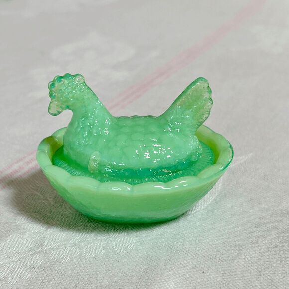 Vintage Jadeite Glass Chick Salt Hen on Nest mini - Picture 1 of 6